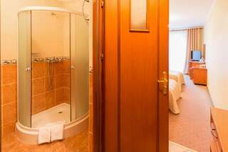 Отель VitaPark Stanislavskiy Яремче Стандартный двухместный номер с 2 отдельными кроватями и балконом-2